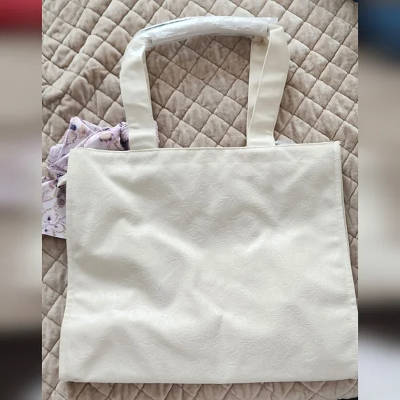 Victoria's Secret White Tote Bag with Floral Scarf - Picture 4 of 8